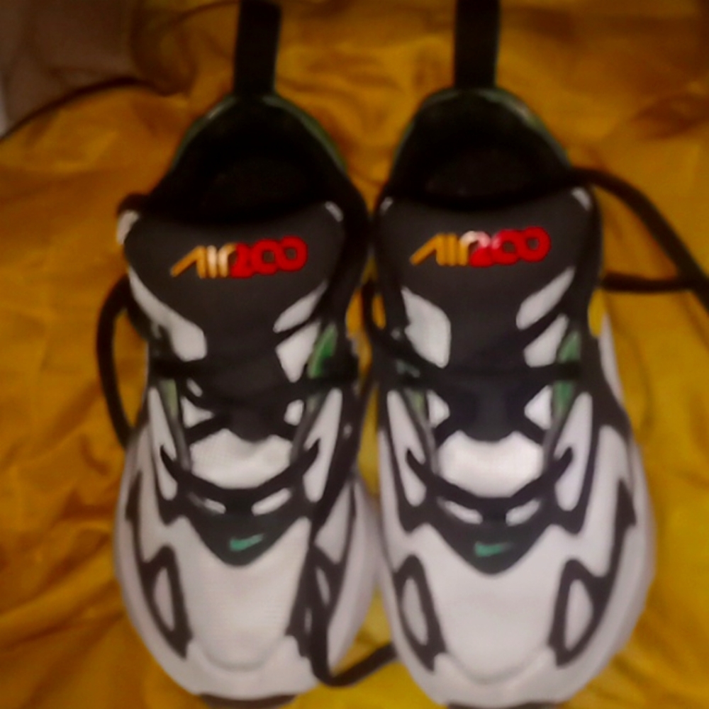 COPY - Like New Nike Air Max 200 Size 11C Retail $112.Yours for a great price $…